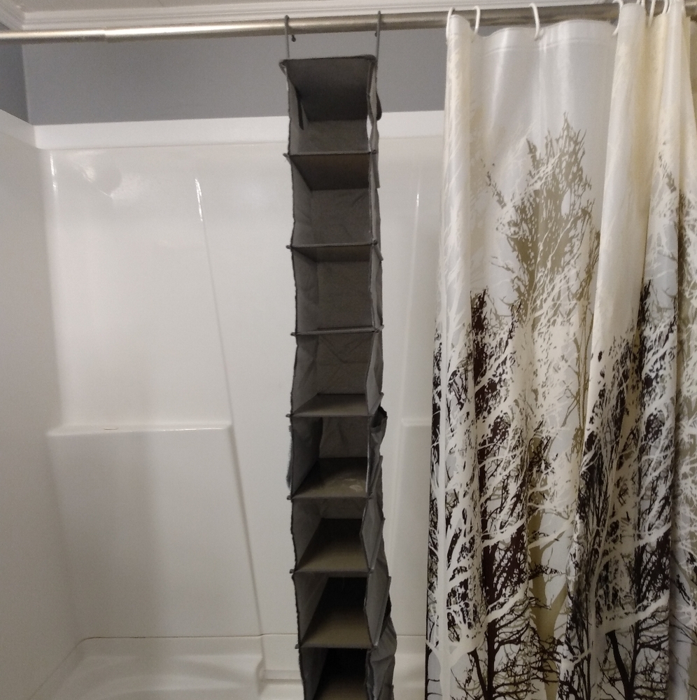 Hanging closet organizer